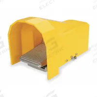 ARO Manual Air Control Valve: MaxAir, Three-Way / Two-Position, Foot Pedal, Gray, Detent, 3 Ports (MPN M252TM). Key specifications — attr1092903: Gray; attr1086905: Detent; attr1086907: MaxAir; attr1086914: Normally Closed; attr1086904: Manual Air Control Valve; attr1086871: M252TM.