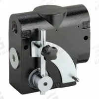 DELAVAN AG PUMPS Hydraulic Flow Control Valve: 16 gpm Max Flow Rate, 1/2 in NPT, 1/2 in NPT, Spool (MPN FC16N). Key specifications — attr1018158: Manual; attr1018114: Lever; attr1018116: Cast Iron; attr1018117: DELAVAN AG PUMPS; attr1018137: Three-Way.