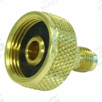 YELLOW JACKET Cylinder Valve Adapter: 3/4 in Male NPT Right-Hand, 1/4 in Male SAE Right-Hand, Brass (MPN 19105). Key specifications — Body Material: Brass; Brand: YELLOW JACKET.