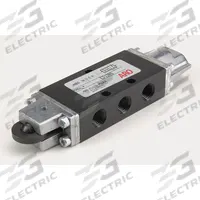 ARO Manual Air Control Valve: E, Four-Way / Two-Position, Roller, Black, 26 scfm Flow Rate - Max (MPN E212RS). Key specifications — attr1092903: Black; attr1086905: Spring Return; attr1086907: E; attr1086914: Normally Open; attr1086904: Manual Air Control Valve; attr1086871: E212RS.