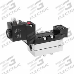 AVENTICS Solenoid Air Control Valve: Series 581, Single Solenoid, Five-Way / Two-Position, 24V DC (MPN 5811170650). Key specifications — attr1077643: Plug-In; attr1093108: Solenoid Coil Included; attr1077629: AVENTICS; attr1077665: Internal Pilot; attr1077689: Spring Return; attr1077692: 581; attr1077625: 5811170650; attr1077679: Non-Locking.