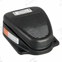 LINEMASTER Foot Switch: AirVal Clipper Series, 1 Pedals, 3-Way, Momentary (MPN 3C-30A2-S). Key specifications — Series: AirVal Clipper; Brand: LINEMASTER; Foot Guard Included: No Guard Included; Switch Action: Momentary; Switch Type: 3-Way.