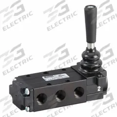 PARKER Manual Air Control Valve: DirectAir 4, Four-Way / Two-Position, Lever, 1/4 in Female NPT (MPN 520831000). Key specifications — attr1084737: Aluminum; attr1084764: Manual Air Control Valve; attr1084778: Spool; attr1084767: DirectAir 4; attr1084731: 520831000; attr1084739: PARKER; attr1084765: Manual Return; attr1084768: DirectAir 4.