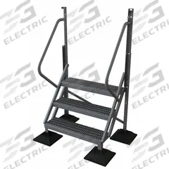 TRI-ARC Configurable Platform Ladder: 6 ft Overall Ht, 35 in Overall Wd, 35 in Overall Dp, Aluminum (MPN URTL503). Key specifications — attr1050432: TRI-ARC; attr1050434: Silver; attr1050449: Aluminum.