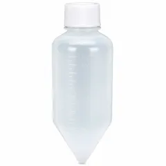 Polypropylene centrifuge tube with 250 mL capacity and conical bottom for efficient pellet recovery. Colorless, graduated for volume measurement, and includes a closure. Used for separating and pelleting biological samples, cell lysates, and precipitates in laboratory centrifuges.