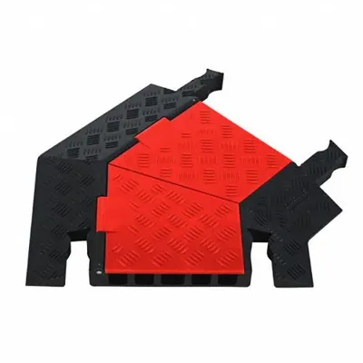 CHECKERS Pelindung Kabel Belok Kanan 45 Derajat: 5 Saluran, Berengsel - 5-Channel Hinged-Cover Cable Ramps