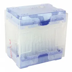Non-sterile pipette tip made from biomedical-grade plastic, with a 1,000 µL capacity. Blue color, supplied in a preconfigured rack without filter. Universal fit for use with most pipette brands. Suitable for general liquid handling tasks such as reagent mixing, buffer preparation, and sample transfer.