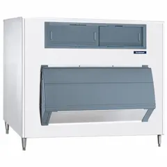 This SCOTSMAN ice bin offers 320 lb storage capacity for commercial ice systems. Constructed with a top-hinged stainless steel lid and body, it measures 54 3/8 in height, 60 in width, and 31 in depth. Suitable for use in foodservice operations requiring sanitary, accessible ice storage.