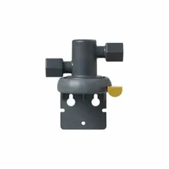 This appliance water filter head features a 1/2 in FNPT connection and an overall width of 4 1/2 in. It is used to connect and support filter cartridges in water filtration systems for commercial or industrial applications.