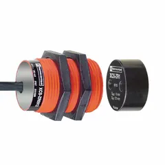 This DC safety-interlock switch from the XCSDM Series features a 2NC contact configuration and is pre-cabled for simplified installation. It is designed for monitoring the position of movable guards on industrial machinery, commonly used in packaging, material handling, and automated production lines to prevent access to hazardous areas until safe conditions are met.