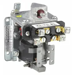 Front-mounted IEC delay timer with on-delay function. Timing range 0.1 to 60 seconds. Contact configuration 1 normally open and 1 normally closed. Coil voltage 110/120V AC. Maximum voltage rating 600V AC. Used in industrial control panels for sequenced timing in motor starters, conveyors, and process automation.