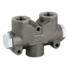 Spool-type flow divider with 3/4 in NPT ports, designed for flow rates from 20 gpm to 35 gpm. Provides 1:1 flow division to synchronize actuators in hydraulic systems. Suitable for mobile and industrial equipment requiring equal flow distribution.