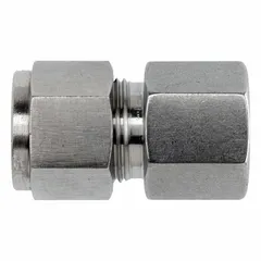 This single-ferrule stainless steel compression fitting is from the NS2405 series, designed for 1/16 in OD tubing with a 1/8 in pipe fitting size. It is clean and bagged for applications requiring leak-free sealing and corrosion resistance in instrumentation, hydraulic, and pneumatic systems.