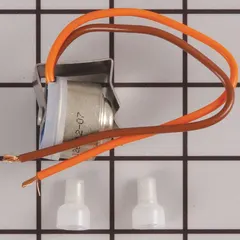 This defrost thermostat kit regulates defrost cycles in refrigerators and freezers by opening and closing the circuit at preset temperatures. It helps prevent ice buildup and maintain cooling performance.