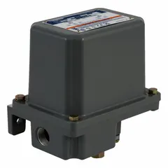 The TELEMECANIQUE SENSORS 9012GAR5 is a hazardous-location machine tool pressure switch from the 9012G Series. It has a pressure range of 3 psi to 150 psi and features a single 1/4-18" FNPT pressure connection port. This switch is used to monitor or control pressure in industrial environments where explosive gases or dust may be present.