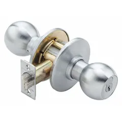 This office knob lockset features a chrome finish and an interchangeable core for quick rekeying. The 8K Round lockset style is suited for interior commercial doors requiring key control and flexible access management.